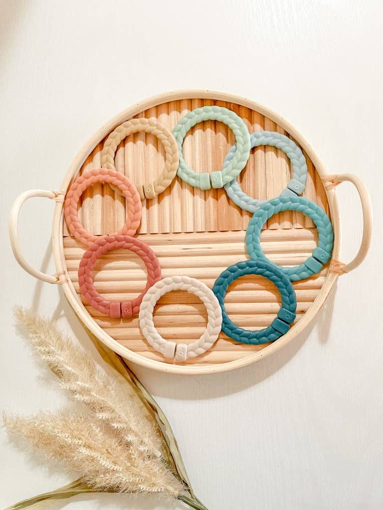 Bespoke Itzy Rings Linking Ring Set: Rainbow