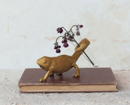 Resin Chameleon w/ Glass Vase