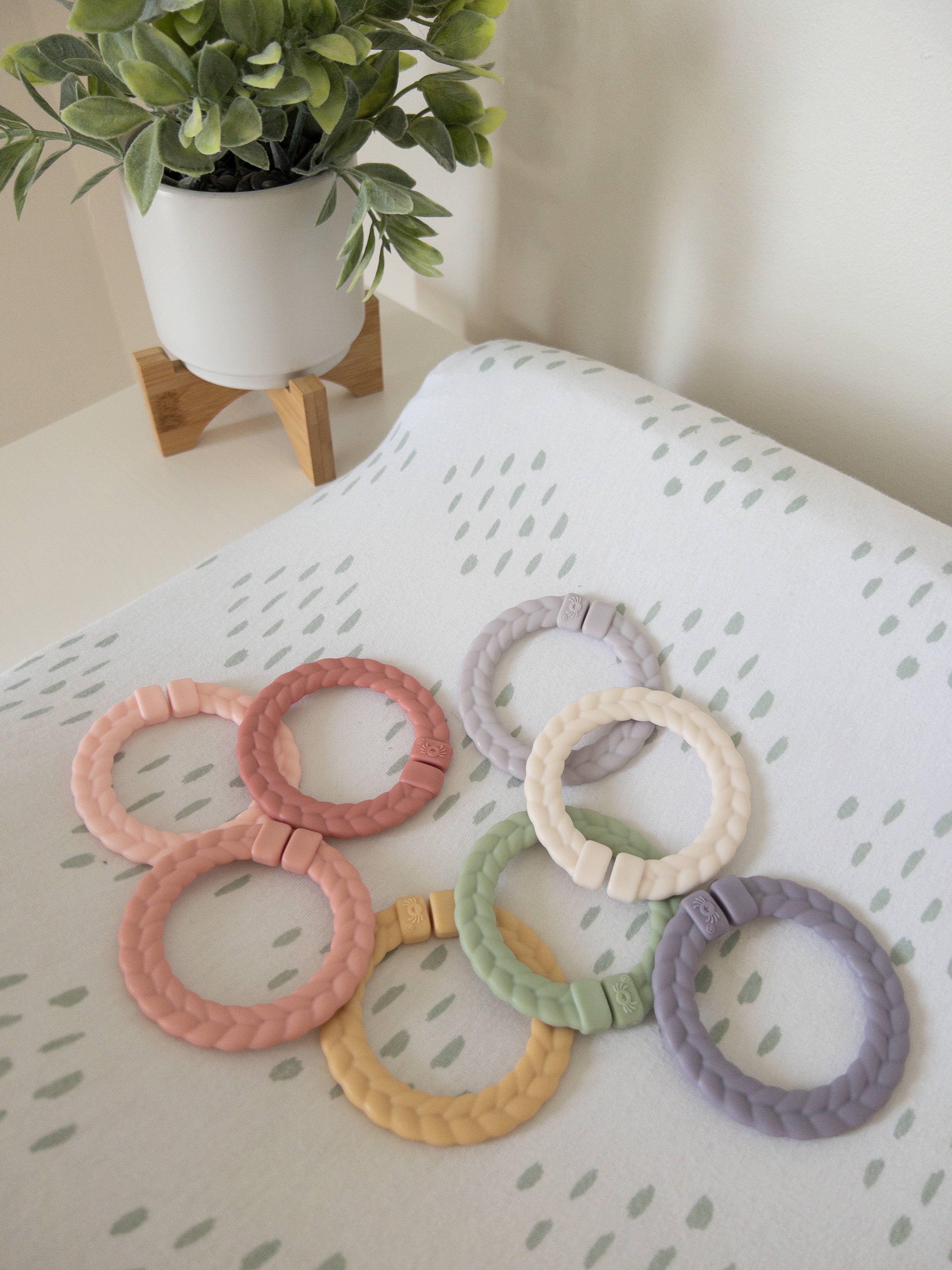 Bespoke Itzy Rings Linking Ring Set: Rainbow