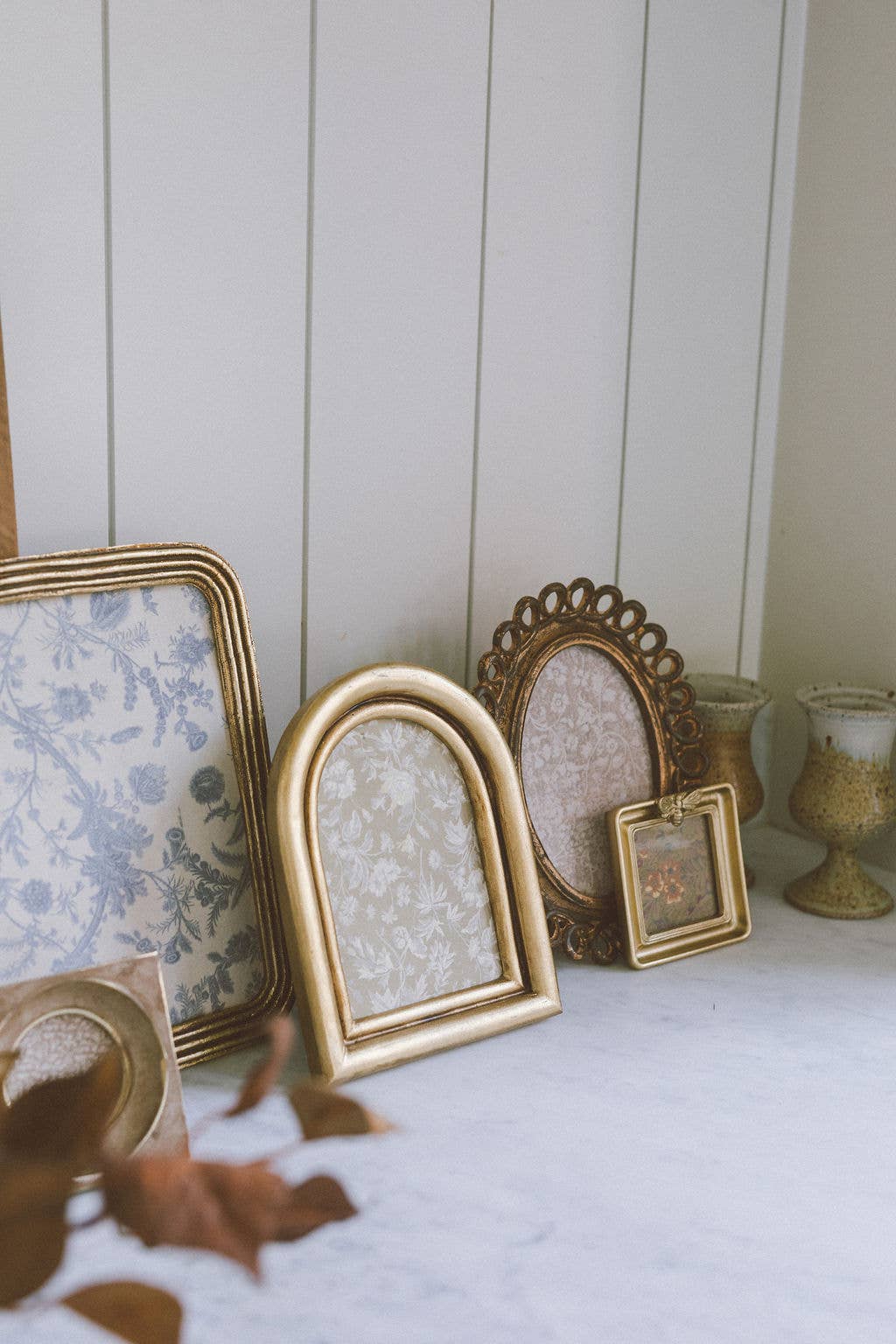 Scalloped Oval Photo Frame